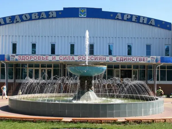 Здание спортивной ледовой арены